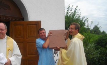 Weihbischof Michael Gerber am Heiligtum